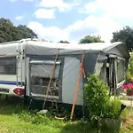 Komfort-caravan Mit Vorzelt مكان تخييم Loitz