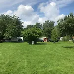 Komfort-caravan Mit Vorzelt مكان تخييم Loitz