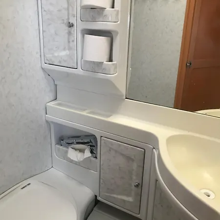 Komfort-caravan Mit Vorzelt Loitz