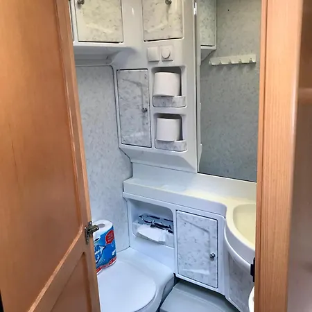 Komfort-caravan Mit Vorzelt Loitz