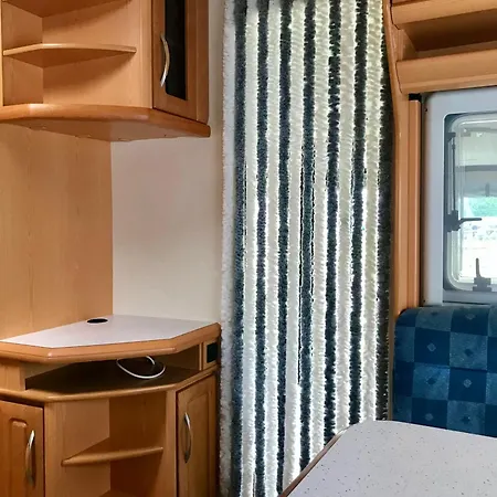 Komfort-caravan Mit Vorzelt