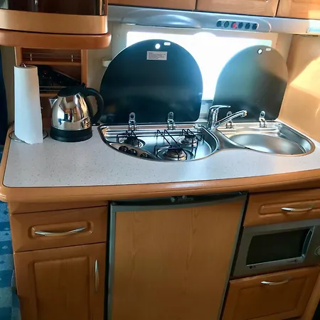 Camping Komfort-caravan Mit Vorzelt *