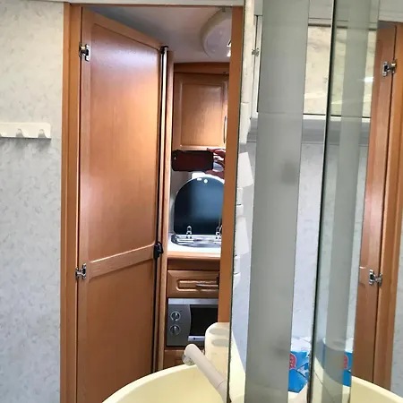 Komfort-caravan Mit Vorzelt * Loitz