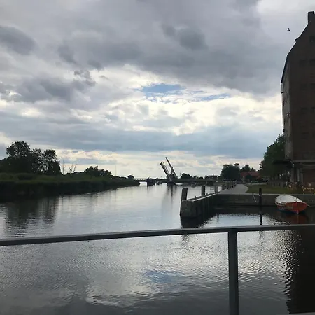 Komfort-caravan Mit Vorzelt Kemping