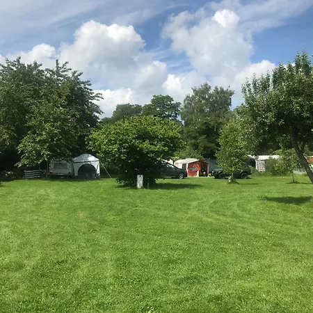 Komfort-caravan Mit Vorzelt Camping Loitz