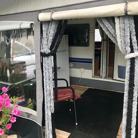 Komfort-caravan Mit Vorzelt * Loitz