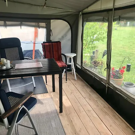 Komfort-caravan Mit Vorzelt Kemping Loitz