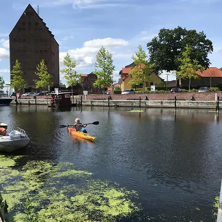 Komfort-caravan Mit Vorzelt * Loitz