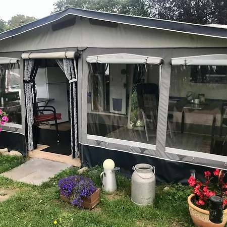 Komfort-caravan Mit Vorzelt Loitz