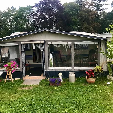 Camping Komfort-caravan Mit Vorzelt Loitz