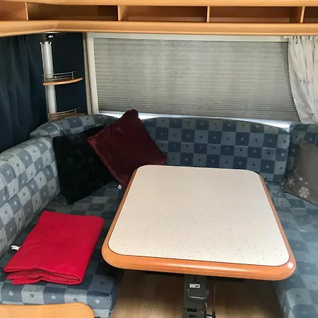 Komfort-caravan Mit Vorzelt * Loitz