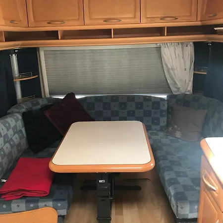 Komfort-caravan Mit Vorzelt Camping *
