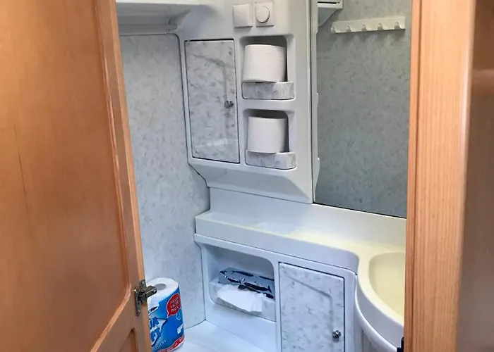 Komfort-caravan Mit Vorzelt Loitz