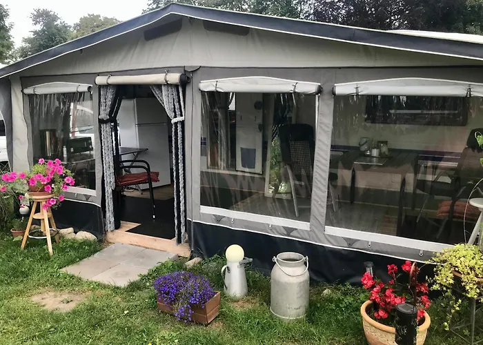 Komfort-caravan Mit Vorzelt Loitz